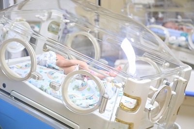 Trabajo de parto por celular salva la vida de recién nacido