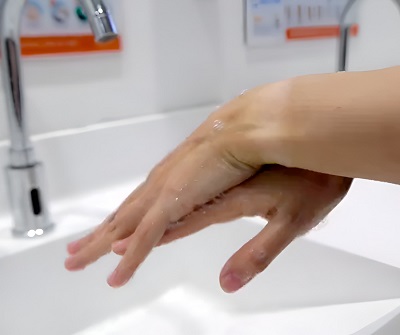 Lavarse las manos: un gesto esencial para proteger a quienes acuden a los servicios de salud