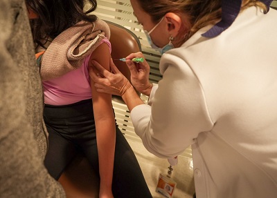 Casos de IRA en ascenso: adultos mayores son los más afectados por el pico respiratorio